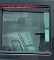 sklo do pravých zadních dveří / stahovací / světlé - ORIGINÁLNÍ DÍL